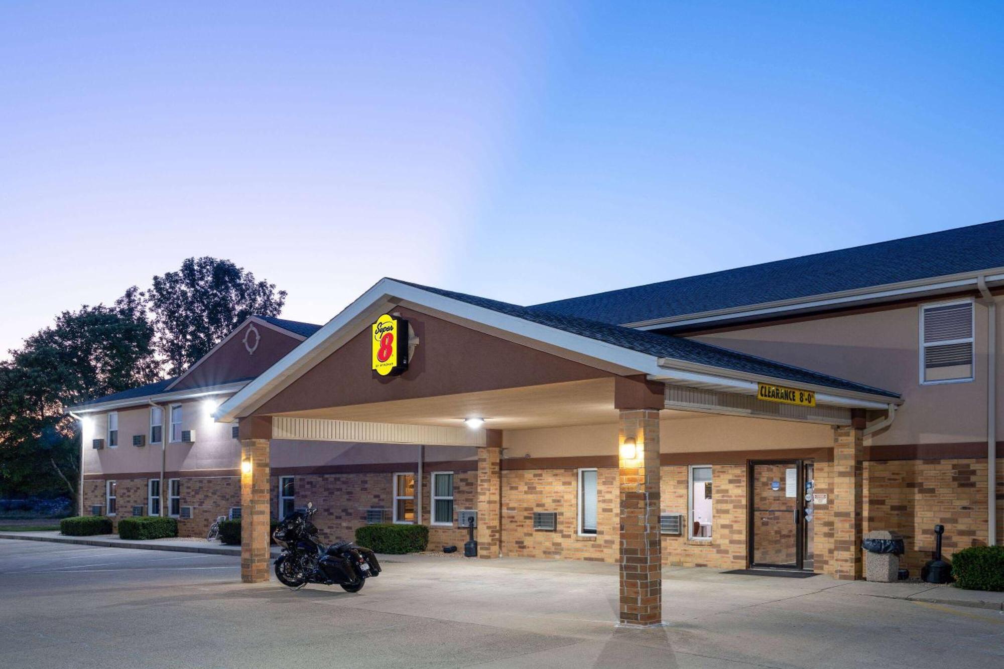 Hotel Super 8 By Wyndham Mattoon Exterior foto